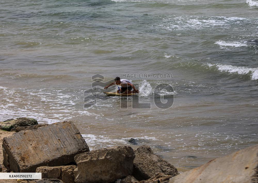 Displaced Palestinians On The Gaza Beach