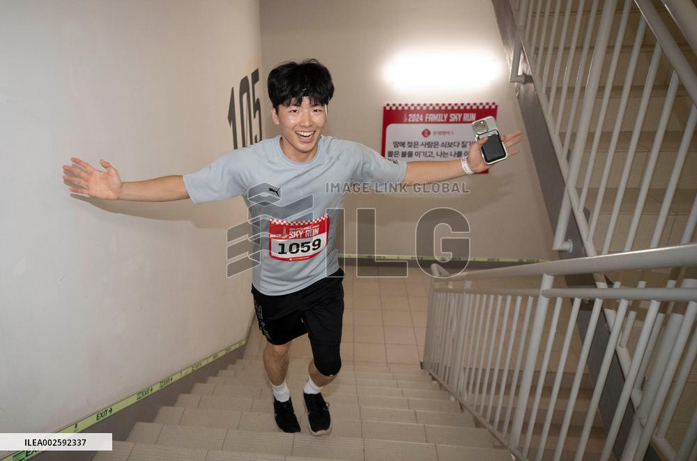 (SP)SOUTH KOREA-SEOUL-VERTICAL MARATHON