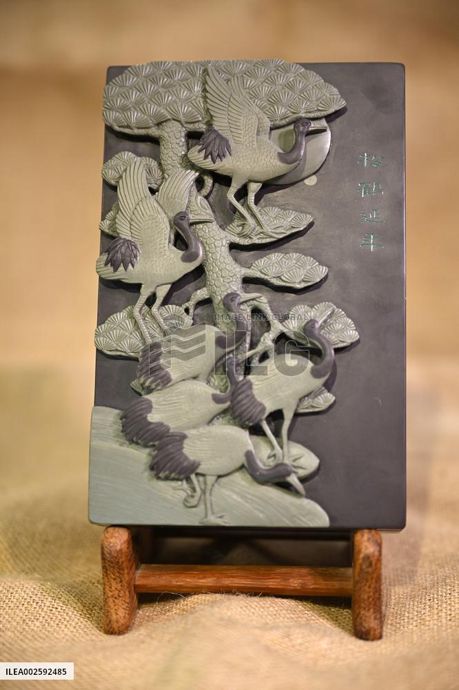 (VistaNingxia)CHINA-NINGXIA-HELAN INKSTONE-INHERITOR (CN)