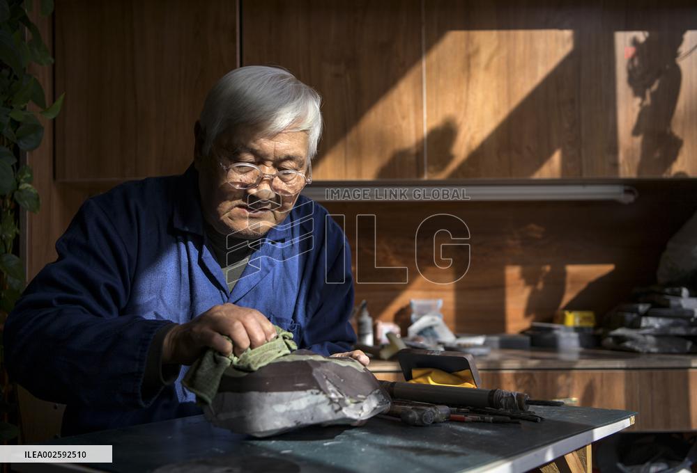 (VistaNingxia)CHINA-NINGXIA-HELAN INKSTONE-INHERITOR (CN)