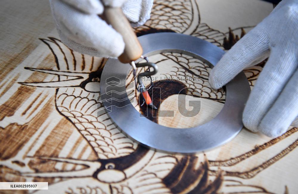 (MASTER OF CRAFTS) CHINA-HENAN-NANYANG PYROGRAPHY-INHERITOR (CN)