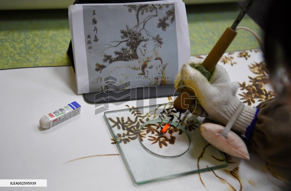 (MASTER OF CRAFTS) CHINA-HENAN-NANYANG PYROGRAPHY-INHERITOR (CN)