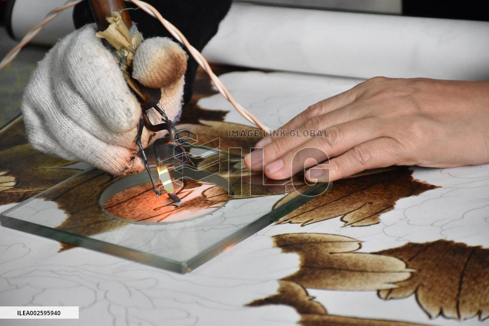 (MASTER OF CRAFTS) CHINA-HENAN-NANYANG PYROGRAPHY-INHERITOR (CN)