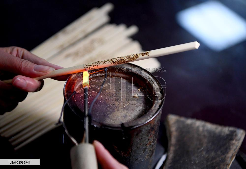 (MASTER OF CRAFTS) CHINA-HENAN-NANYANG PYROGRAPHY-INHERITOR (CN)