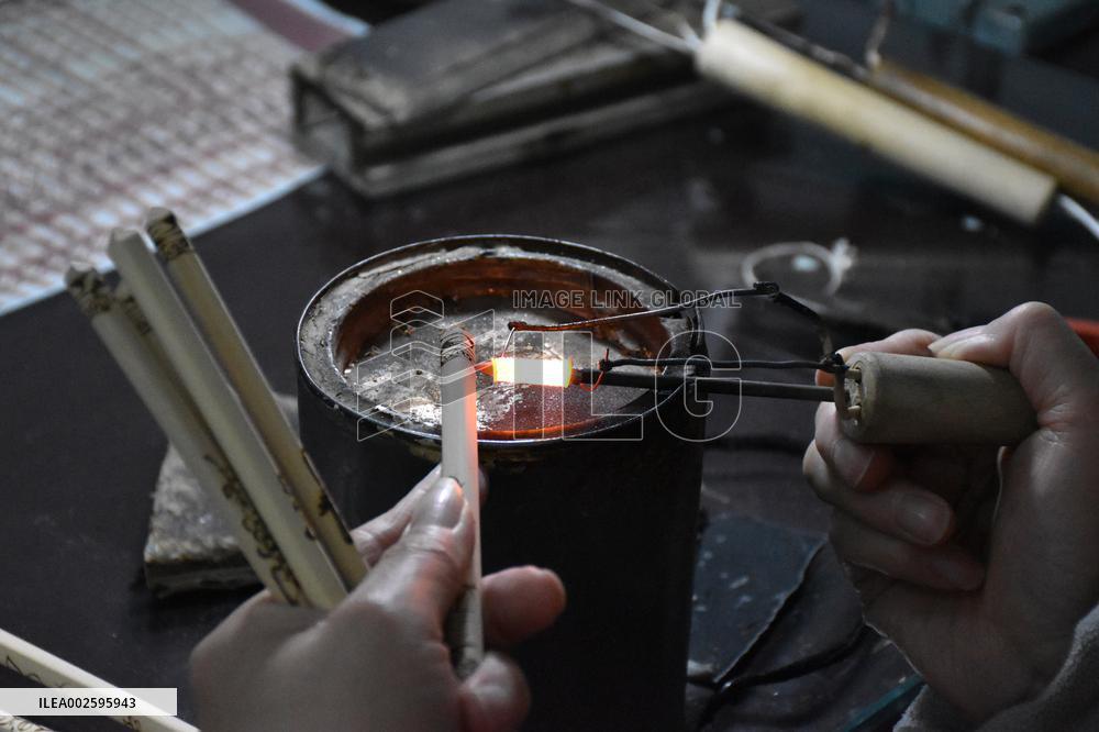 (MASTER OF CRAFTS) CHINA-HENAN-NANYANG PYROGRAPHY-INHERITOR (CN)