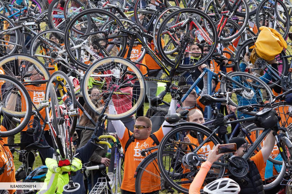 HUNGARY-BUDAPEST-EARTH DAY-BIKING