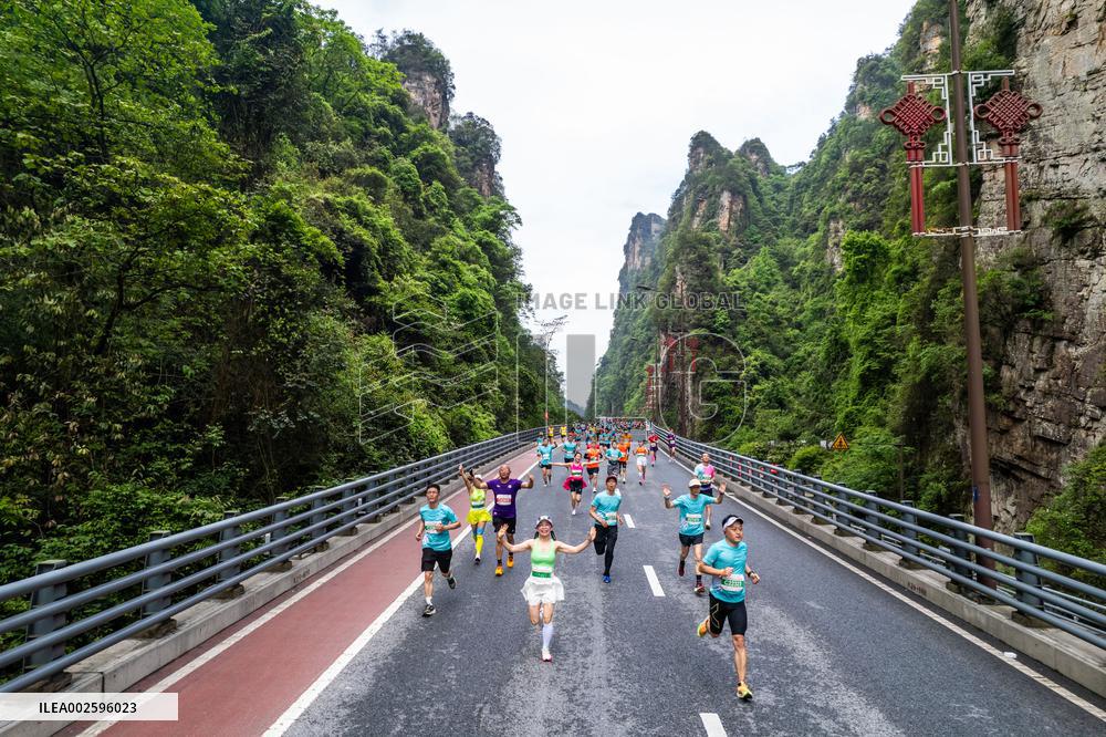 (SP)CHINA-HUNAN-ZHANGJIAJIE-ZHANGJIAJIE WULINGYUAN MARATHON