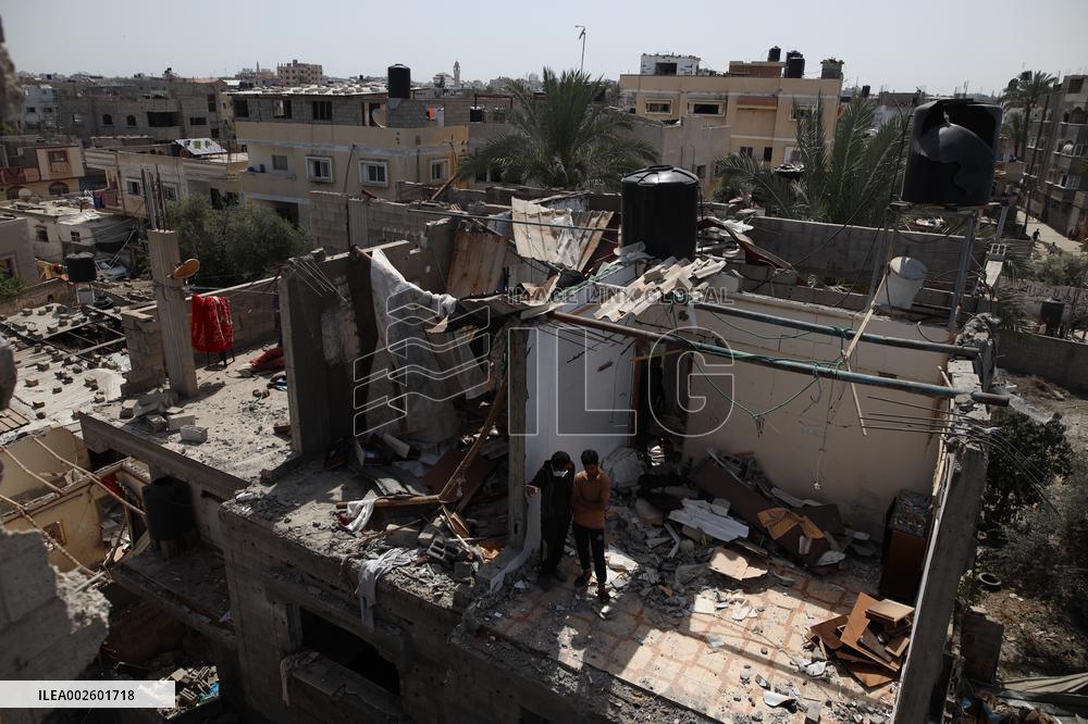 MIDEAST-GAZA-DEIR EL-BALAH-ISRAEL-STRIKE-AFTERMATH
