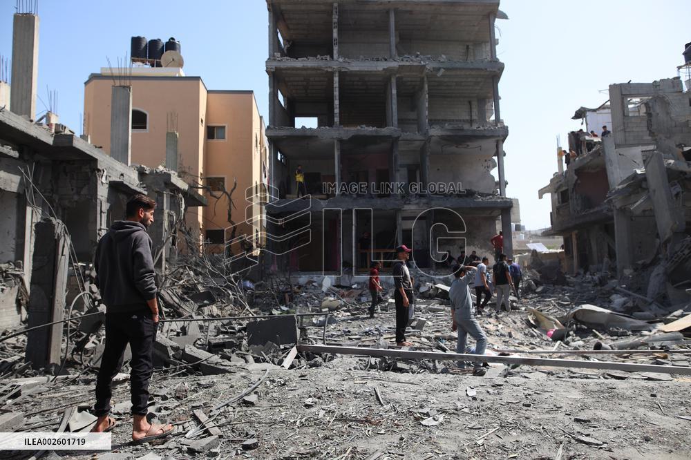 MIDEAST-GAZA-DEIR EL-BALAH-ISRAEL-STRIKE-AFTERMATH