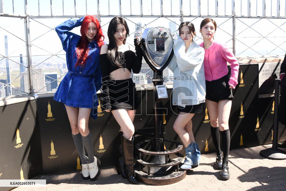 Itzy Visits the Empire State Building - NYC