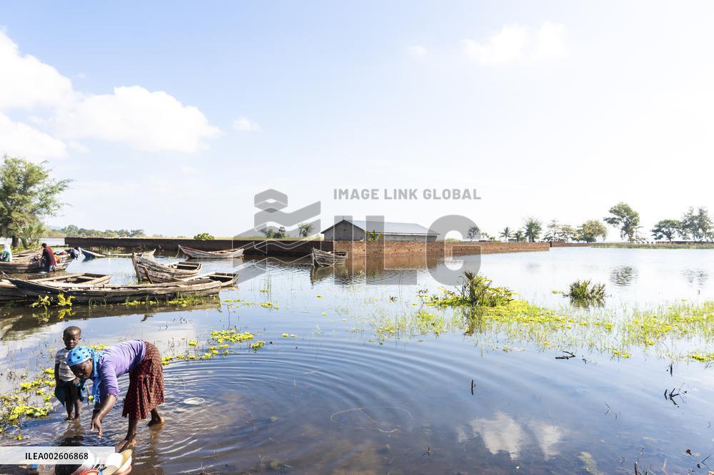MALAWI-MANGOCHI-LAKE MALAWI-RISING WATERS