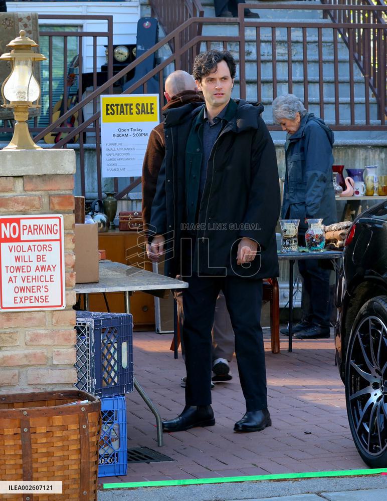 Penn Badgley On Set - NYC