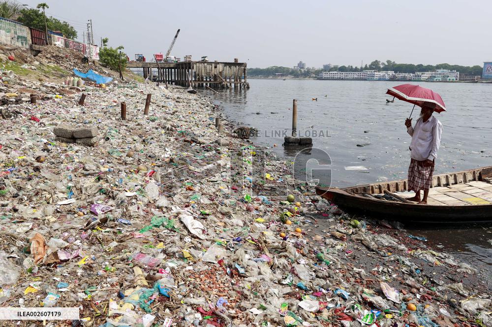 River Buriganga Pollution - Dhaka