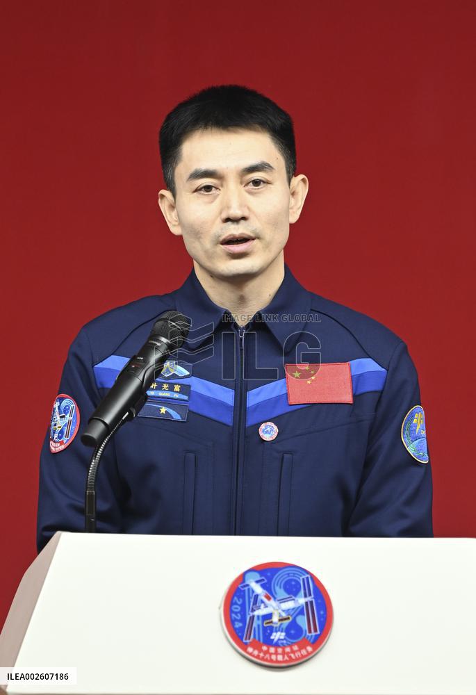 (EyesonSci)CHINA-SHENZHOU-18-ASTRONAUTS-MEETING THE PRESS (CN)