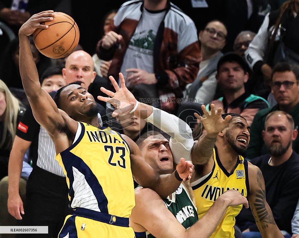 (SP)U.S.-MILWAUKEE-BASKETBALL-NBA-PLAYOFFS-BUCKS VS PACERS