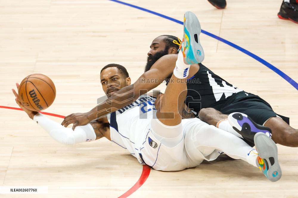 (SP)U.S.-LOS ANGELES-BASKETBALL-NBA-PLAYOFFS-CLIPPERS VS MAVERICKS