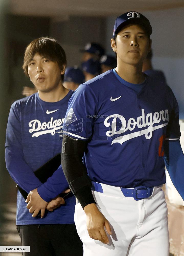 Baseball: Dodgers' Ohtani, interpreter Mizuhara