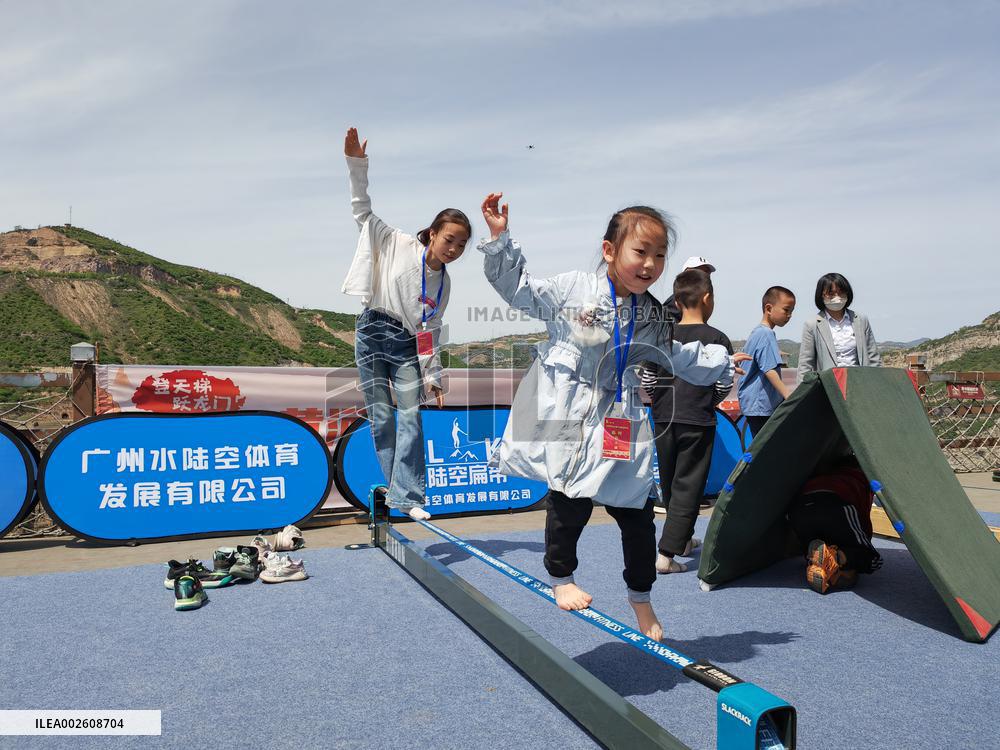 (SP)CHINA-HEIJIN-HIGH STAKES-SLACKLINE WALKER(CN)
