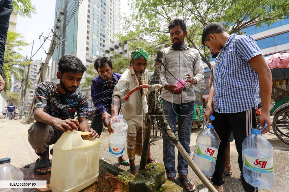 Water Crisis In The Hot Summer Day - Bangladesh