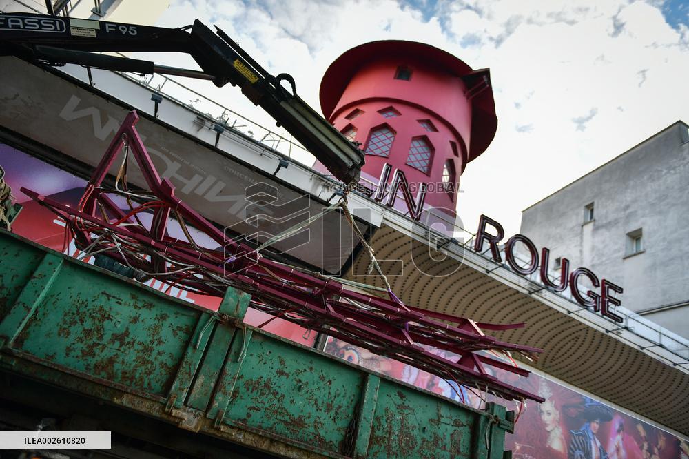 Moulin Rouge Windmill Wings Collapse Overnight - Paris