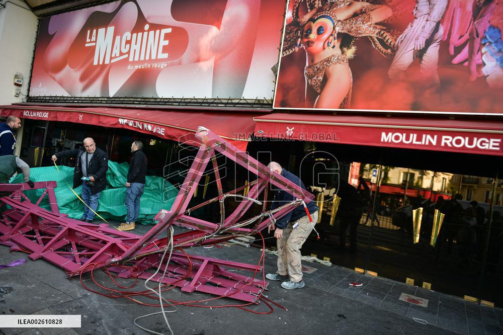 Moulin Rouge Windmill Wings Collapse Overnight - Paris