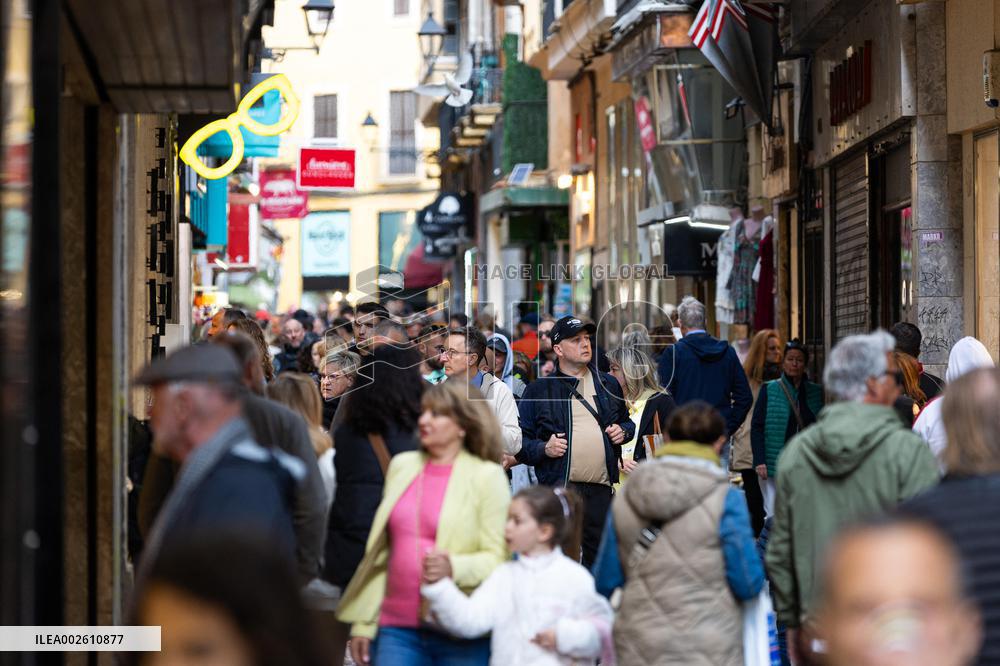 Mallorca Imposes Stricter Rules For Managing Overtourism