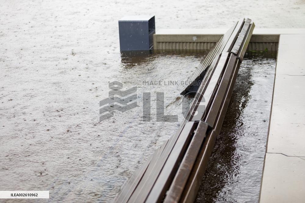 Left bank of Dnipro river flooded due to rising water level in Kyiv