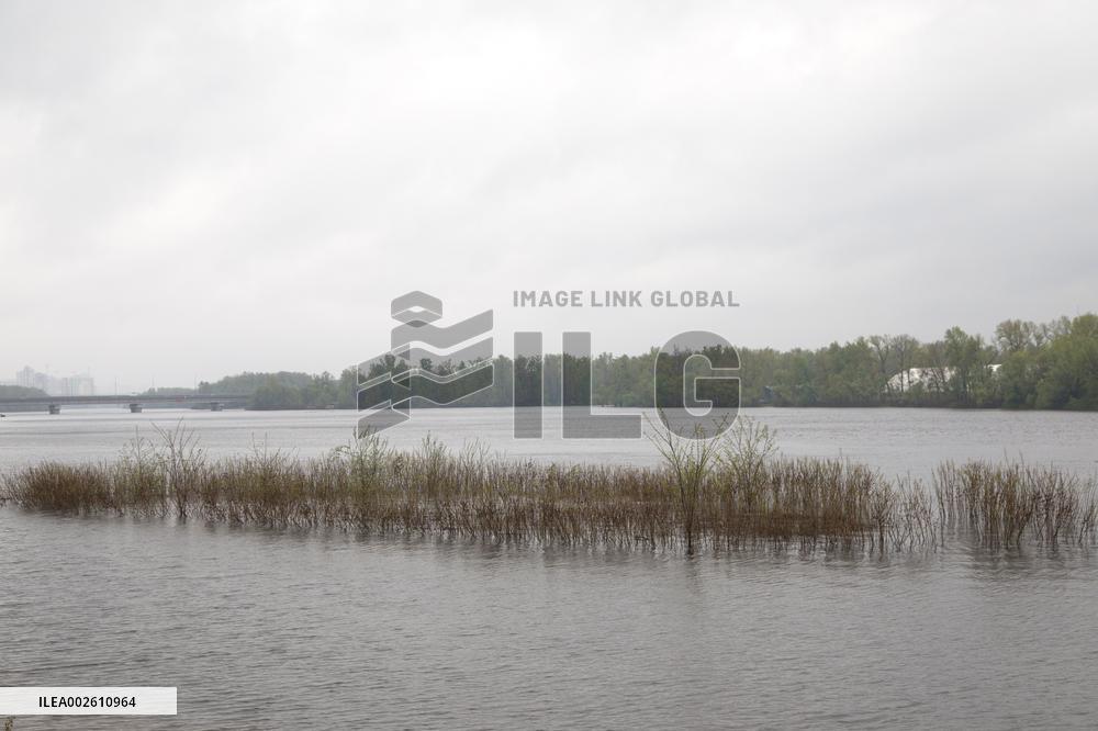 Left bank of Dnipro river flooded due to rising water level in Kyiv