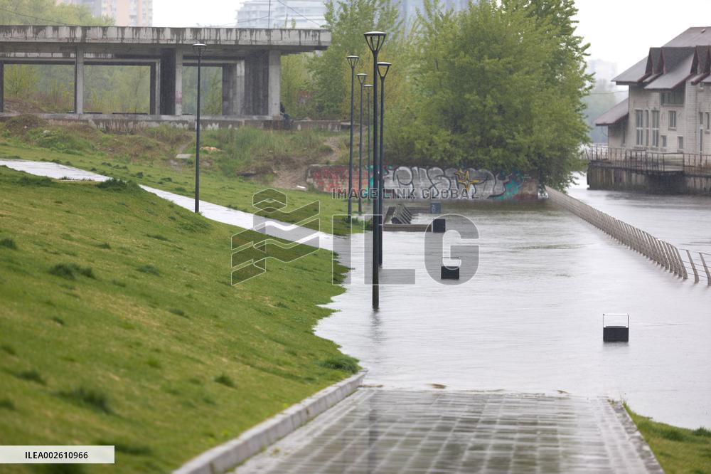 Left bank of Dnipro river flooded due to rising water level in Kyiv