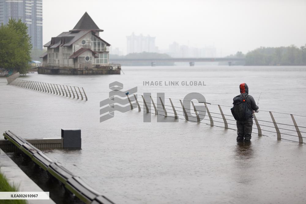 Left bank of Dnipro river flooded due to rising water level in Kyiv
