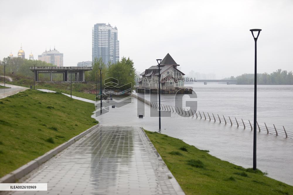 Left bank of Dnipro river flooded due to rising water level in Kyiv