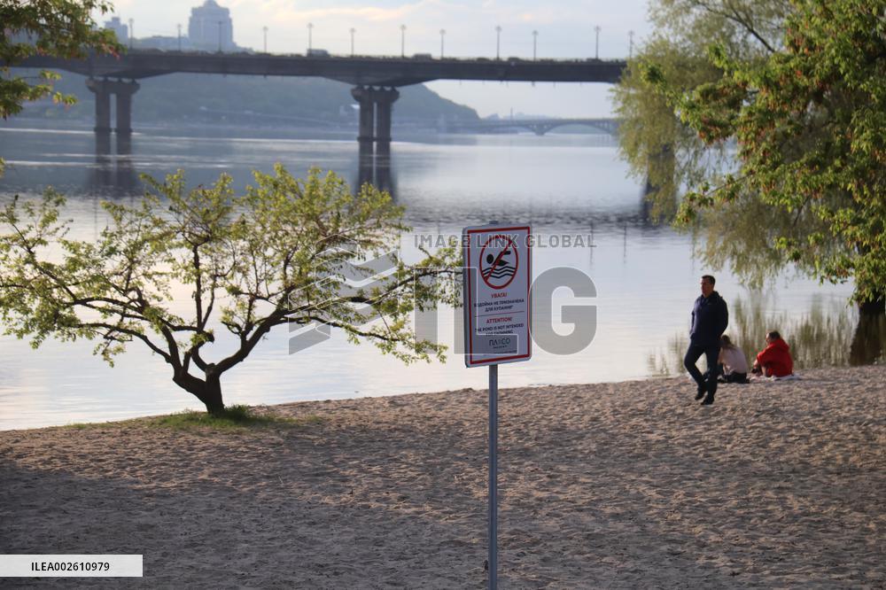Left bank of Dnipro river flooded due to rising water level in Kyiv