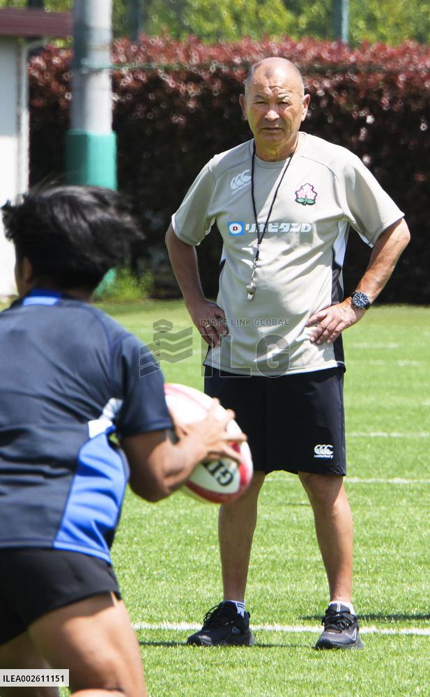 Rugby: Jones holds rugby clinic for college students
