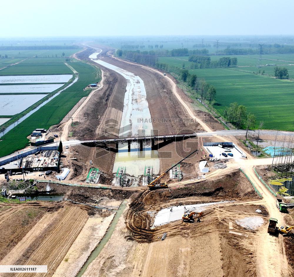 Workers Reinforce Embankments in Suqian
