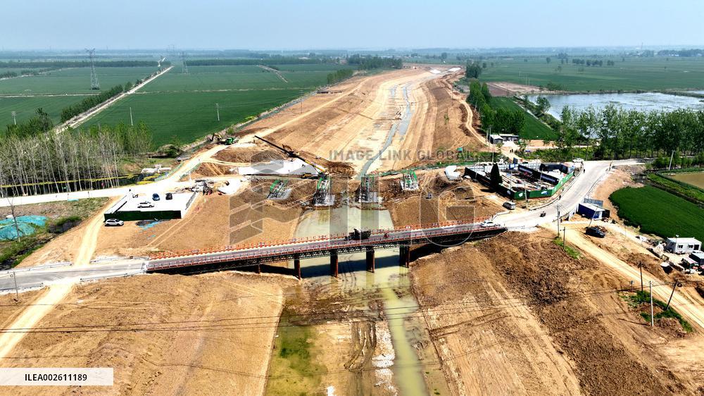 Workers Reinforce Embankments in Suqian