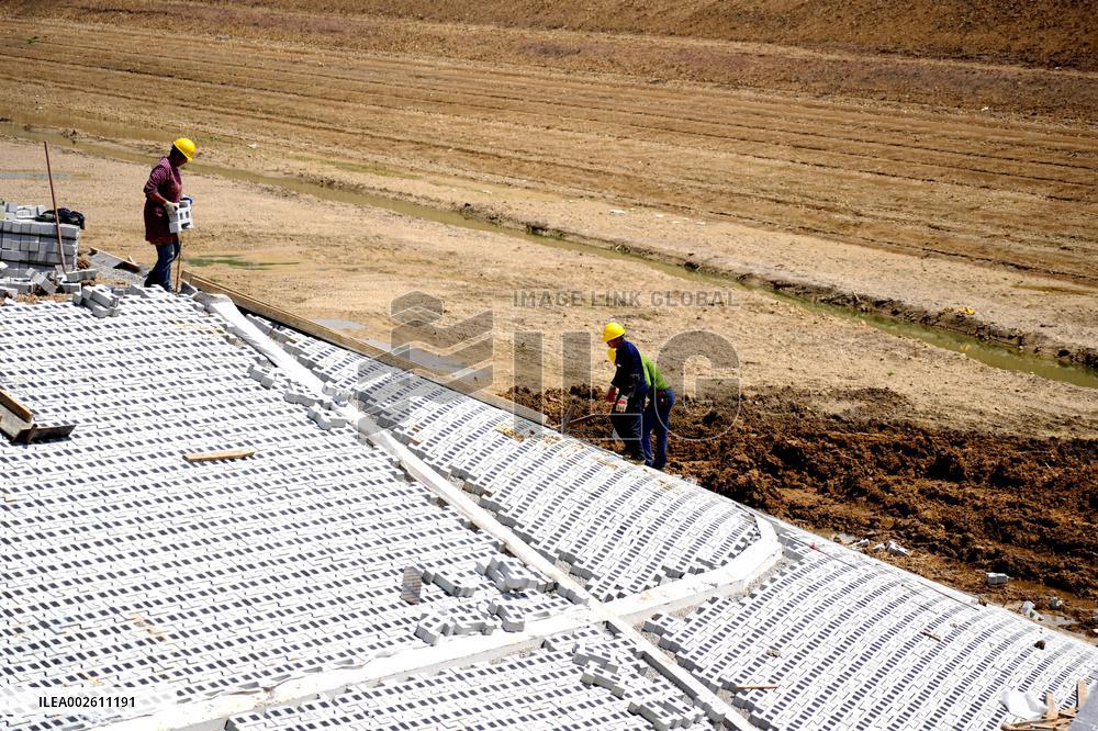 Workers Reinforce Embankments in Suqian