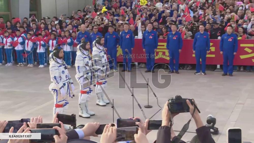 See-off ceremony held for taikonauts of Shenzhou-18 mission