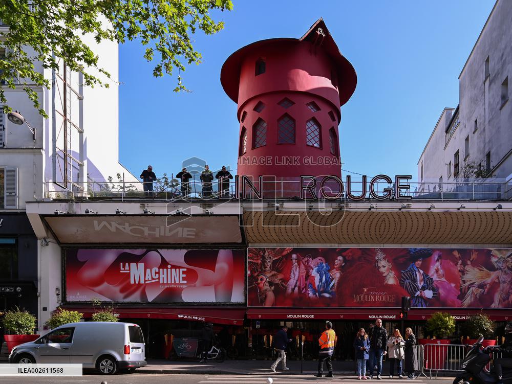FRANCE-PARIS-MOULIN ROUGE WINDMILL-BLADES-COLLAPSE (CN)