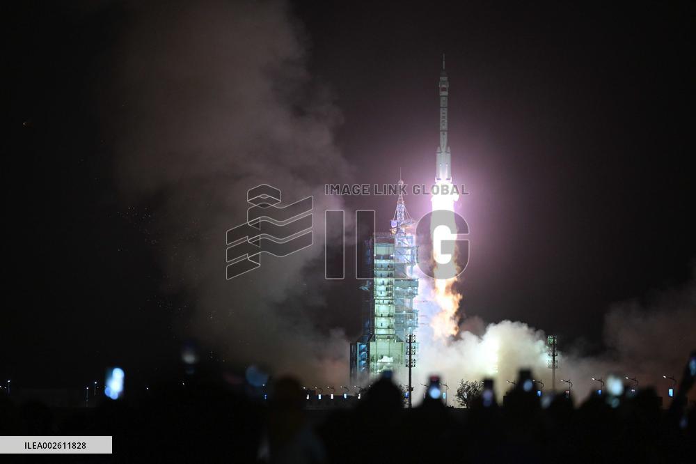 (EyesOnSci) CHINA-JIUQUAN-SHENZHOU-18-LAUNCH (CN)