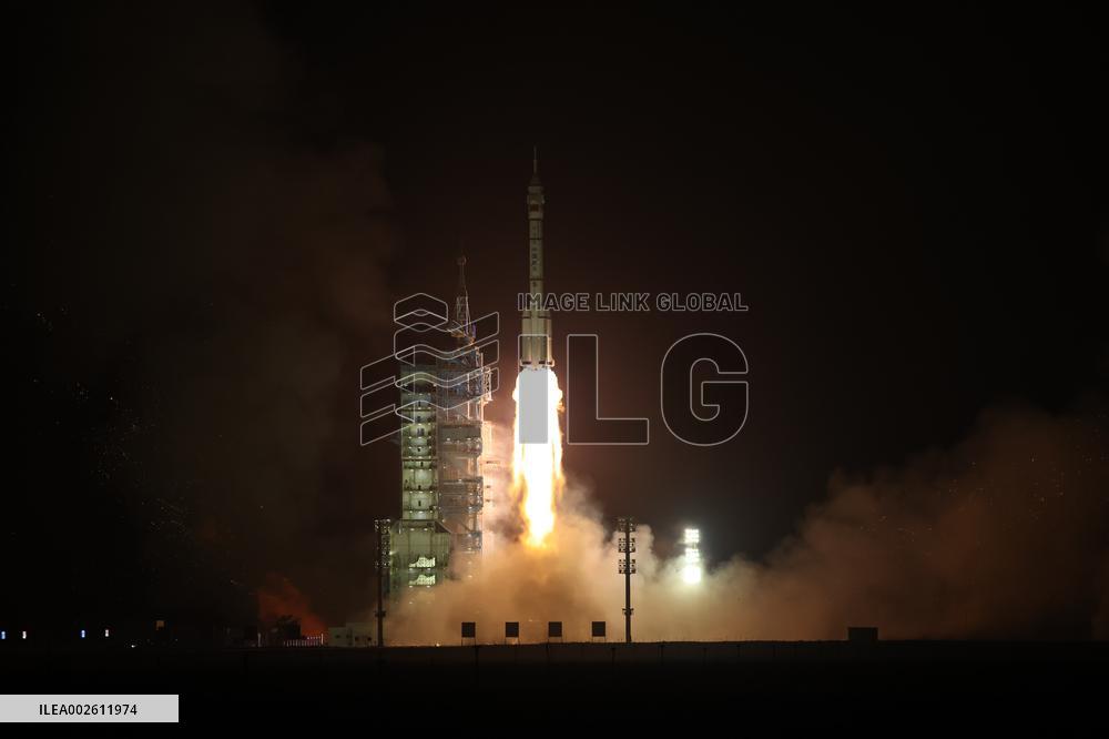 (EyesOnSci) CHINA-JIUQUAN-SHENZHOU-18-LAUNCH (CN)