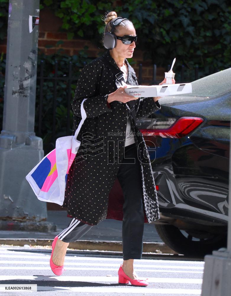 Sarah Jessica Parker Steps Out - NYC