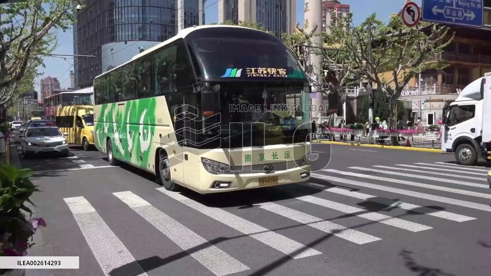 Better to see China with our own eyes: American students