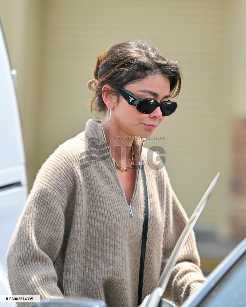 Sarah Hyland Goes Grocery Shopping - LA