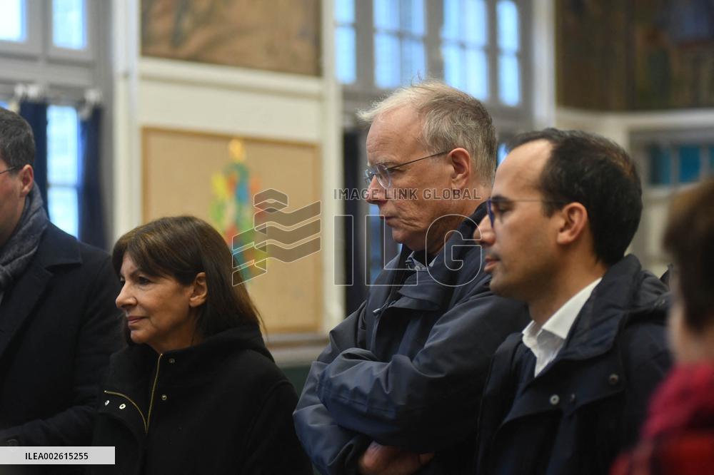 Mayor Of Paris Anne Hidalgo Visits Romainville School - Paris