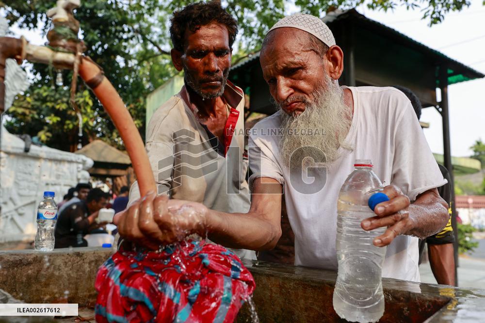 Bangladesh Swelters In Scorching Heat - Dhaka