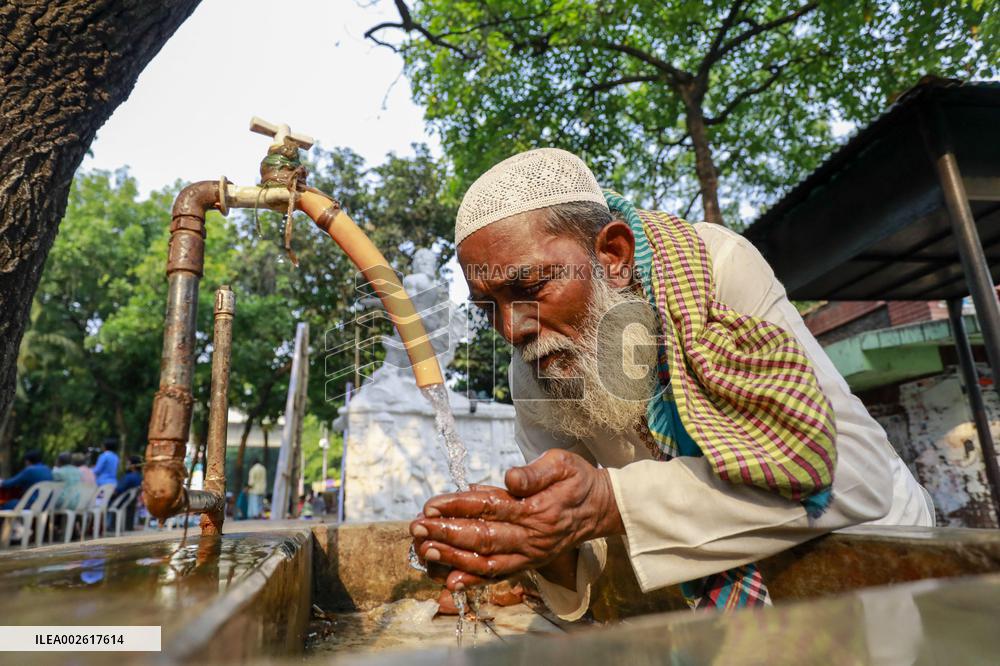 Bangladesh Swelters In Scorching Heat - Dhaka
