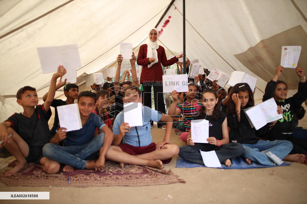 MIDEAST-GAZA-DEIR EL-BALAH-TEMPORARY CLASSROOM