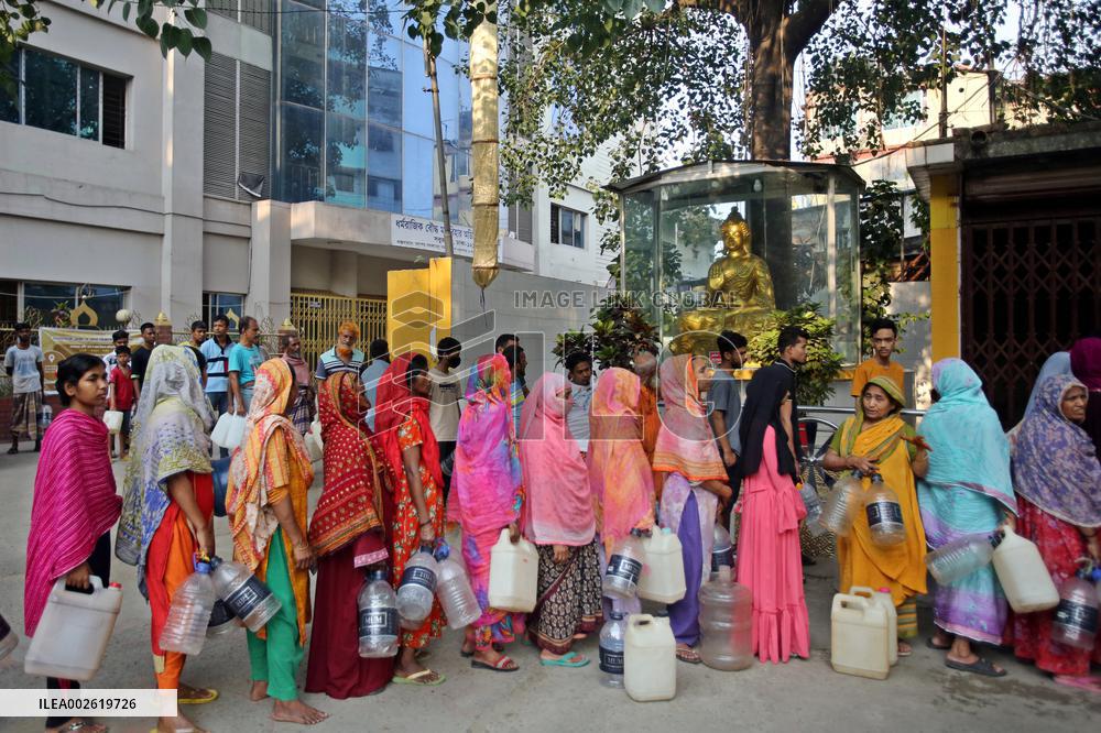 Water Crisis In The Hot Summer Day In Dhaka - Bangladesh
