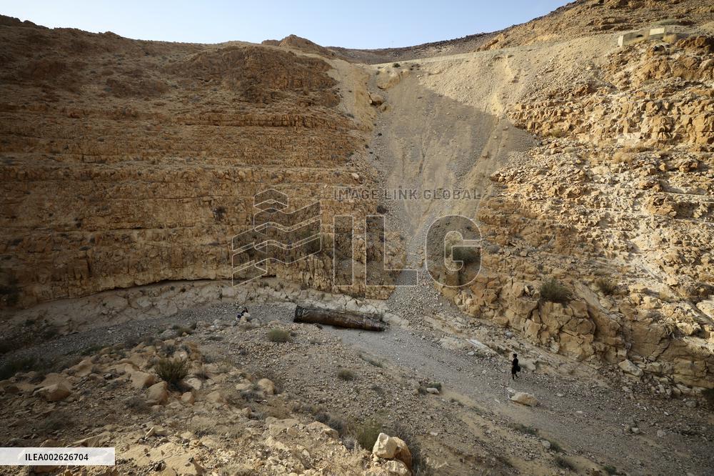 ISRAEL-ARAD-DEBRIS-INTERCEPTED MISSILE