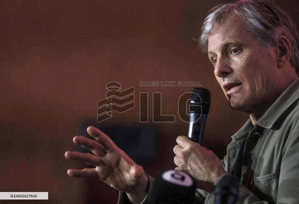 Viggo Mortensen Press Conference - Madrid